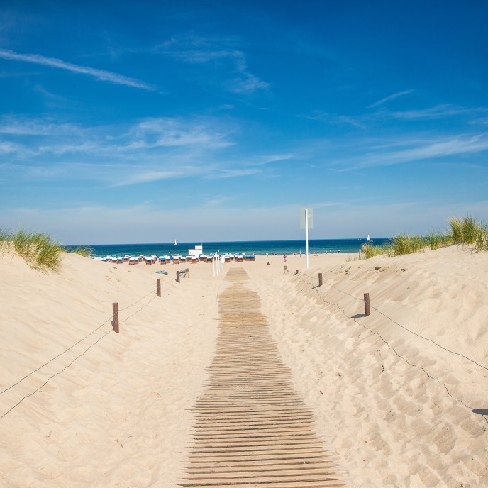 Strandaufgang in Warnemünde_AdobeStock_153783831