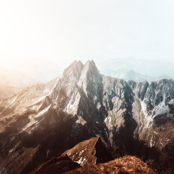 Höfats Gipfel nahe Oberstdorf_AdobeStock_298939329