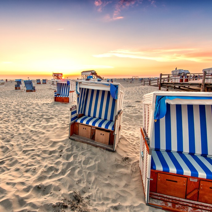 Strandkörbe in St. Peter-Ording_AdobeStock_183124228