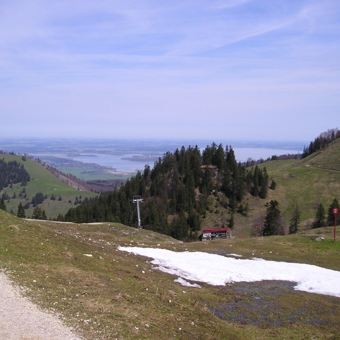 Chiemsee_blick_von_bergen_auf_chiemsee_Fotolia_3285126_Subscription_M